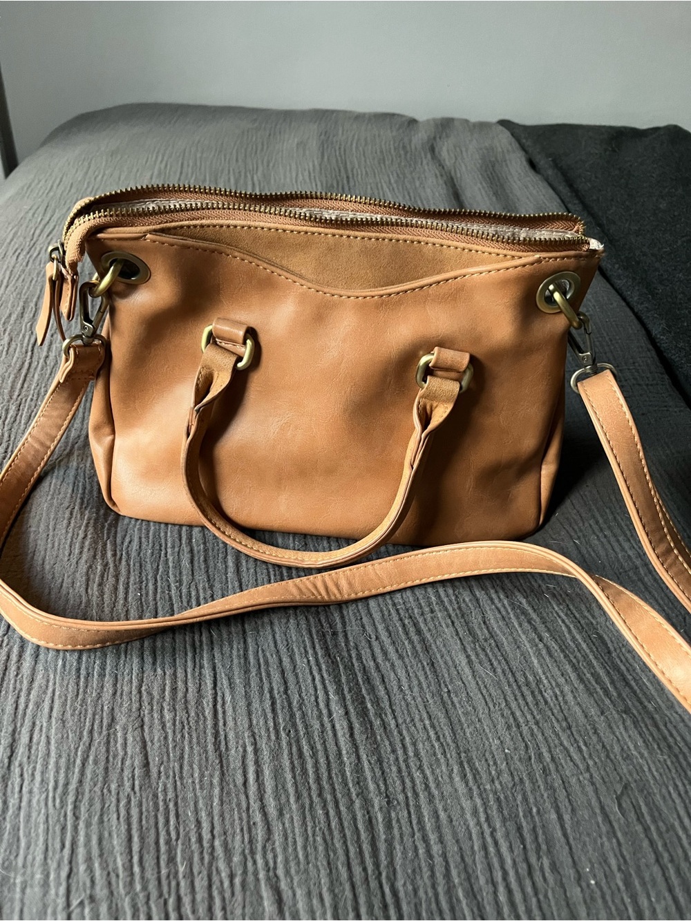 Women's Convertible Crossbody Satchel in Tan